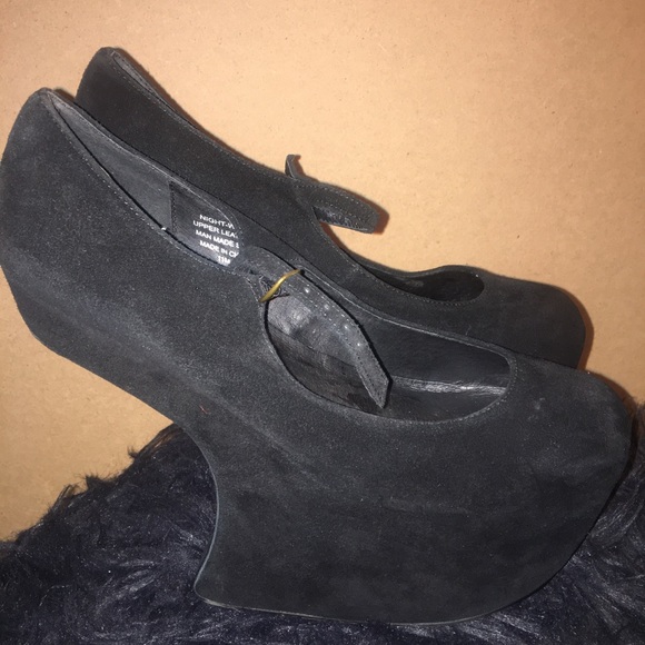 Size 11 Jeffrey Campbell Suede Heel - Picture 3 of 3